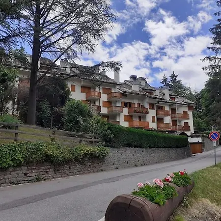 Appartamento A Due Passi Dal Centro Di Courmayeur Verrand Exterior photo