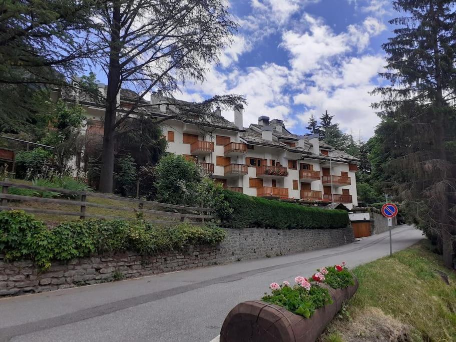 A Due Passi Dal Centro Di Courmayeur Apartment *